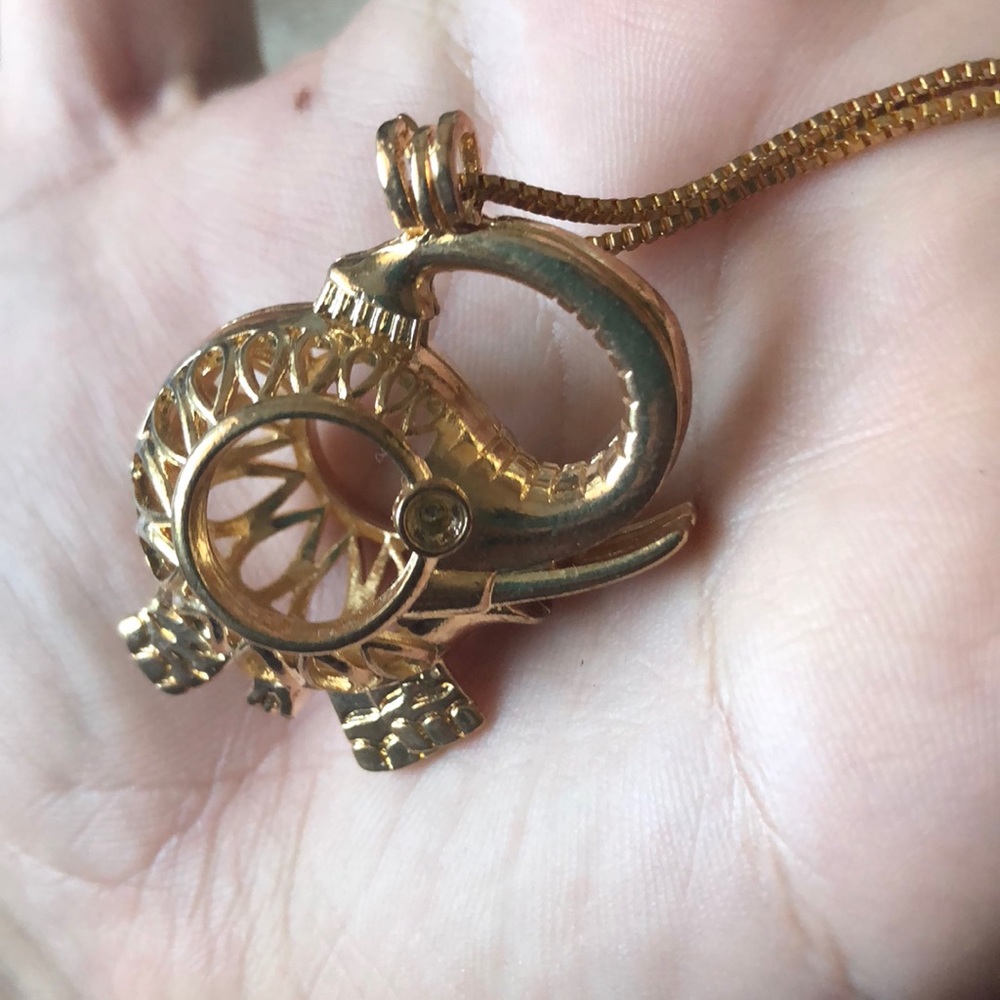 Elephant Necklace - Picture 2 of 3